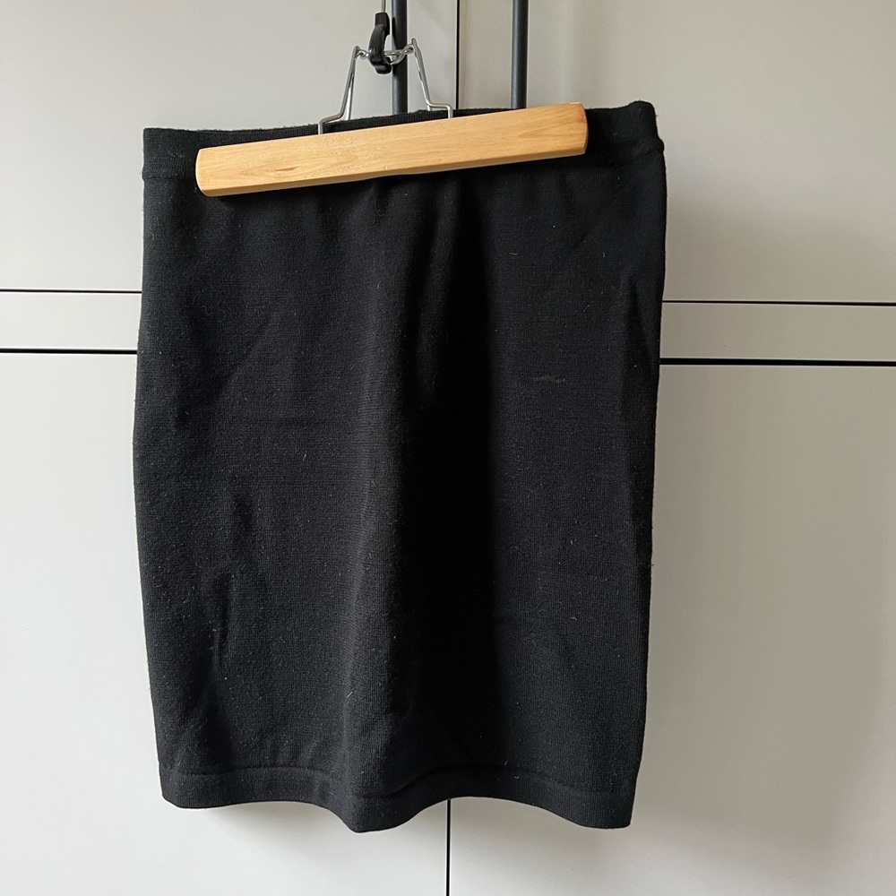 Fine merino wool mini. Soft. Stretch.